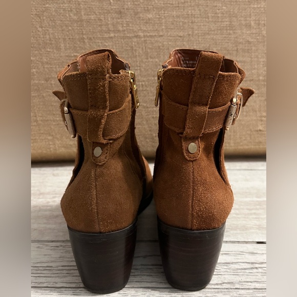 Lucca Lane Women's Meyna Terracotta Brown Suede Zip Gold Hardware Boots 8.5 EUC - Picture 6 of 9